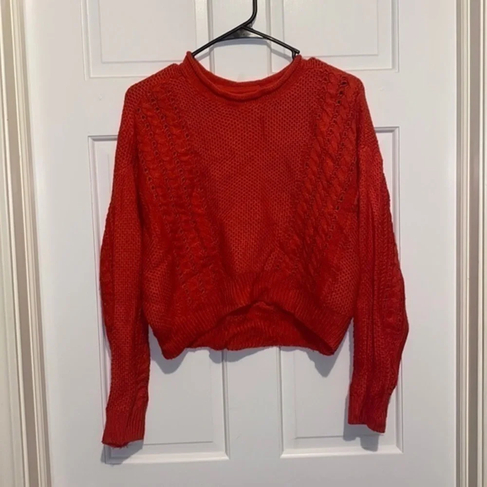 Cropped‎ Red Sweater size small soft